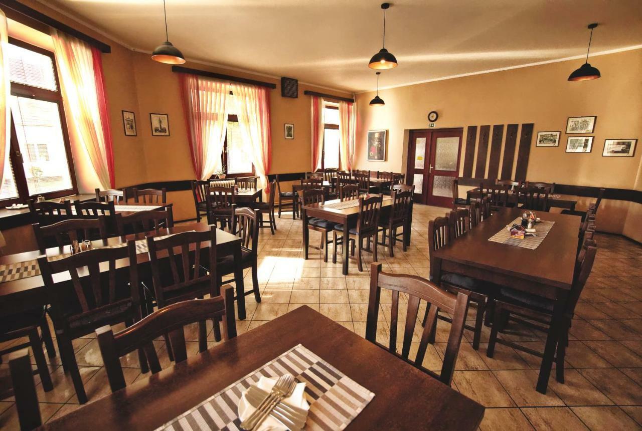 Restaurace A Penzion Praha Dolní Dunajovice Eksteriør bilde