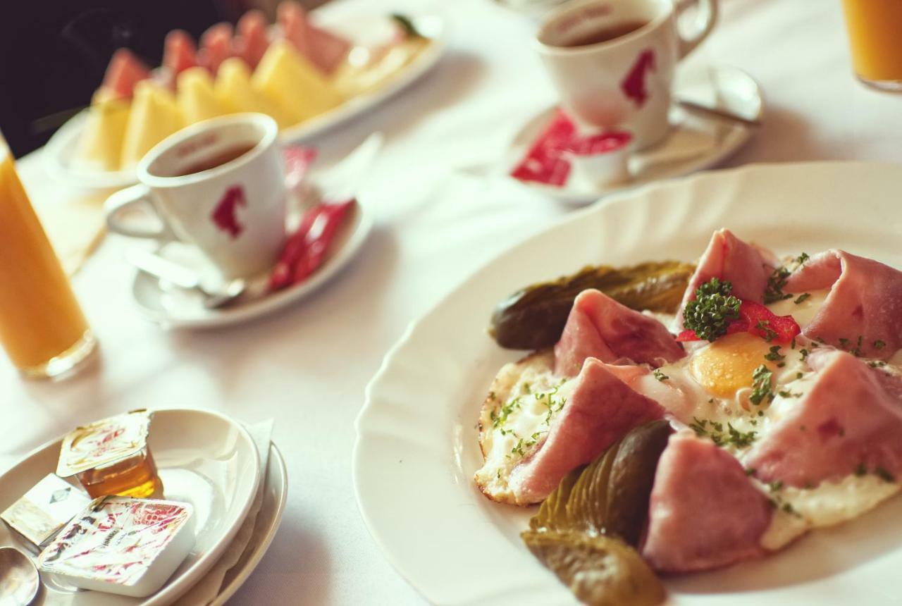 Restaurace A Penzion Praha Dolní Dunajovice Eksteriør bilde