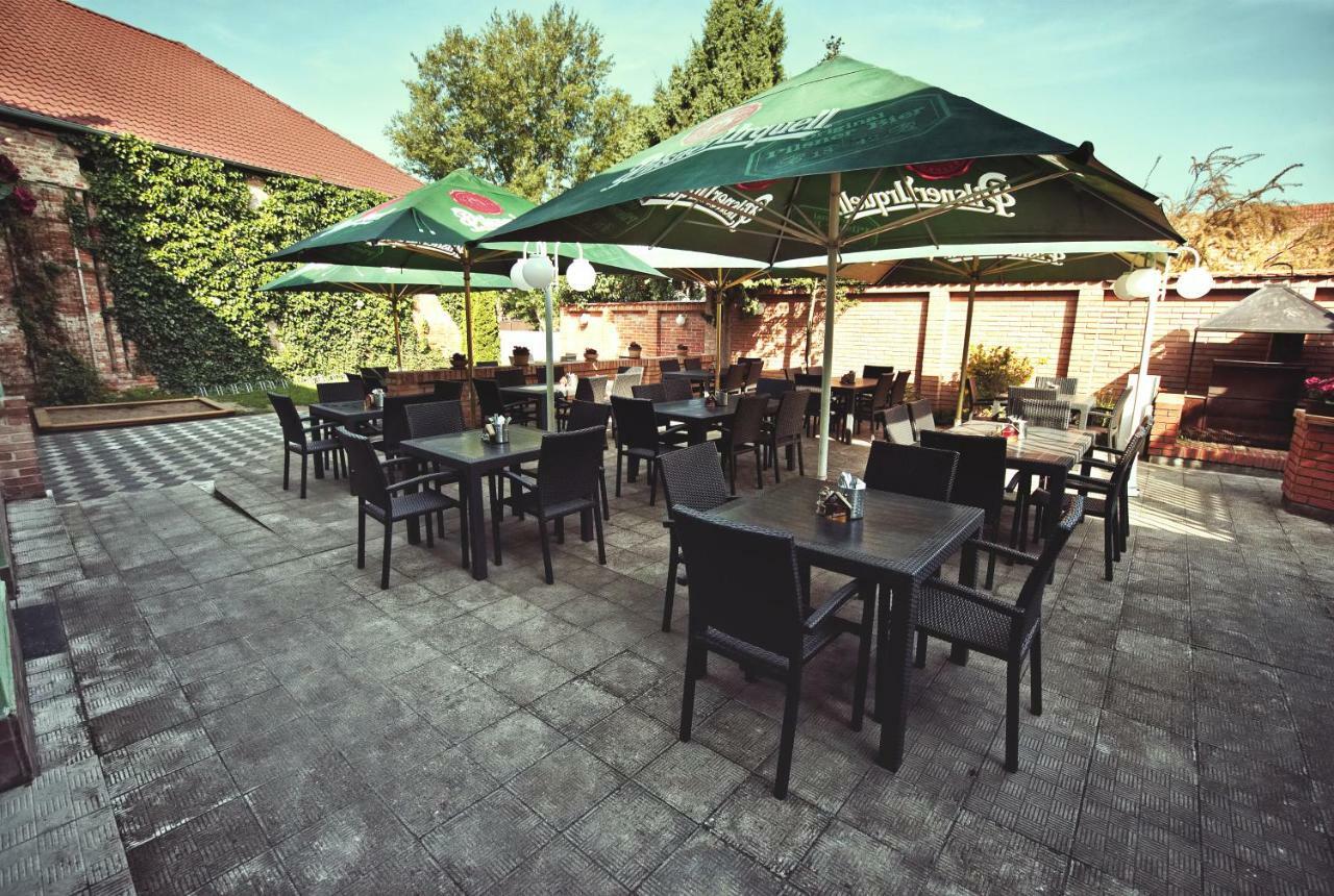 Restaurace A Penzion Praha Dolní Dunajovice Eksteriør bilde