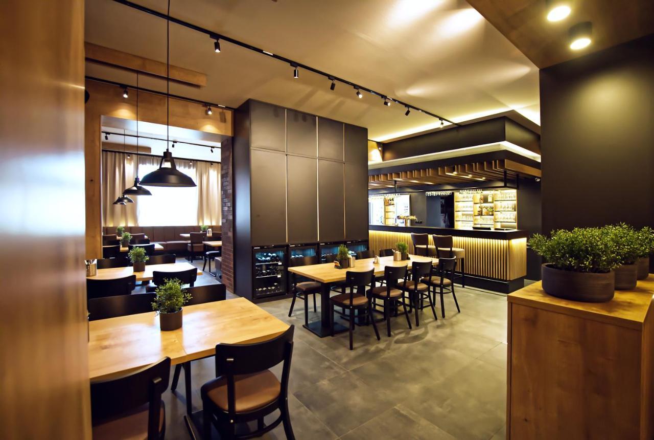 Restaurace A Penzion Praha Dolní Dunajovice Eksteriør bilde