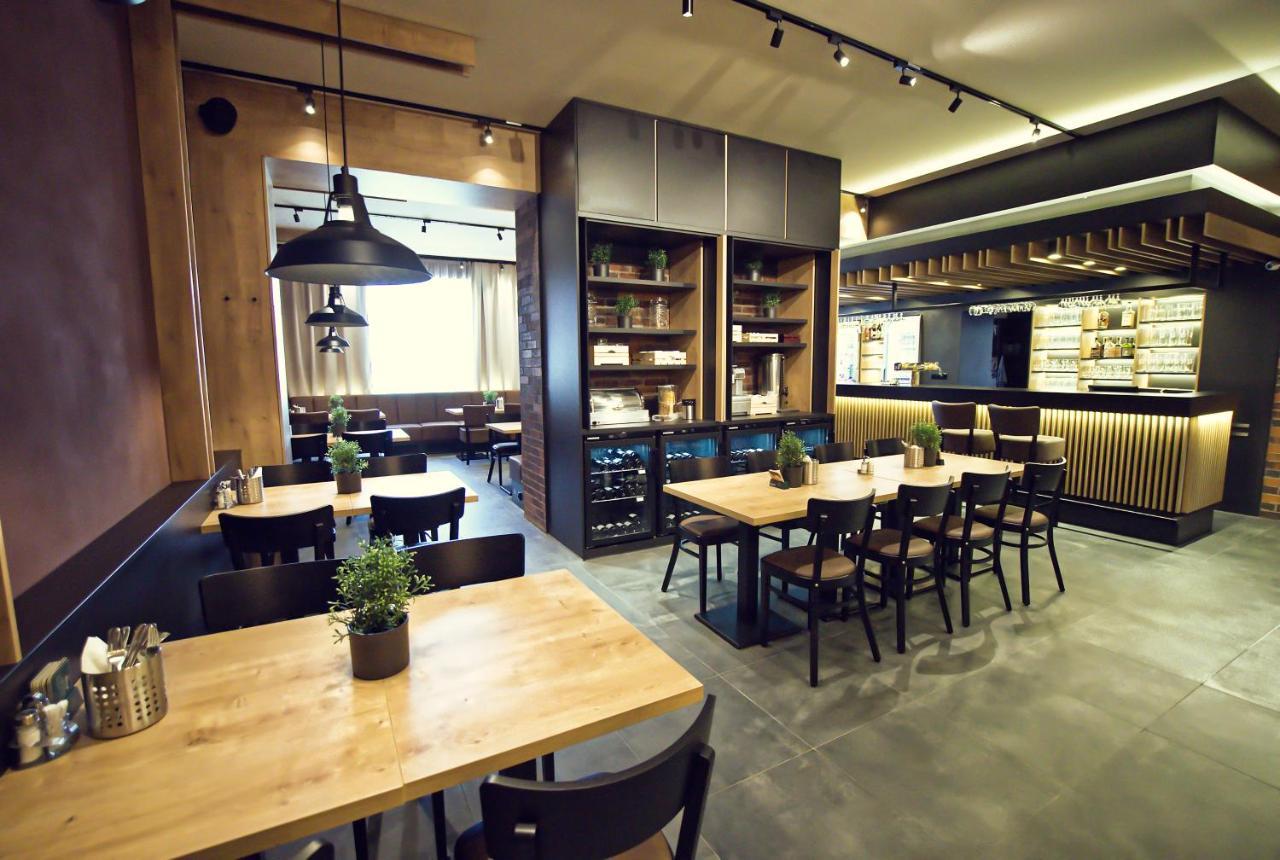 Restaurace A Penzion Praha Dolní Dunajovice Eksteriør bilde